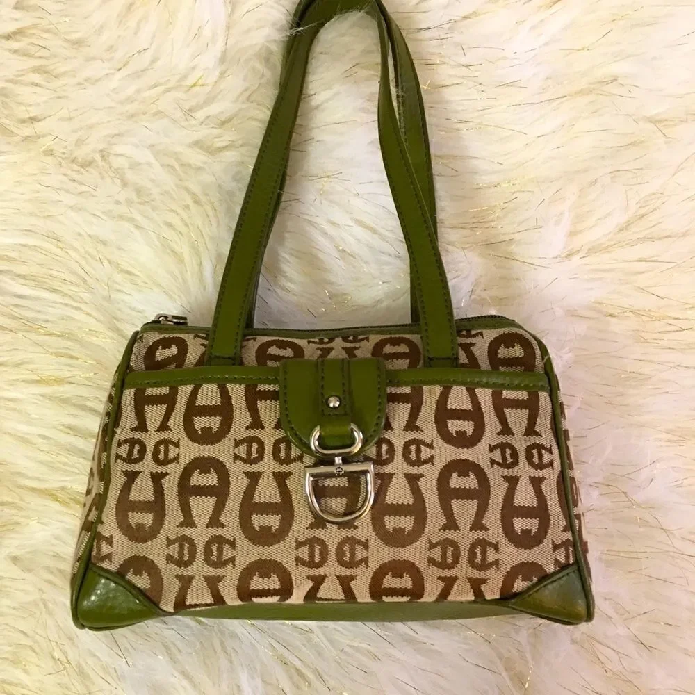 Etienne Aigner Spacious mini Bag - Picture 6 of 10